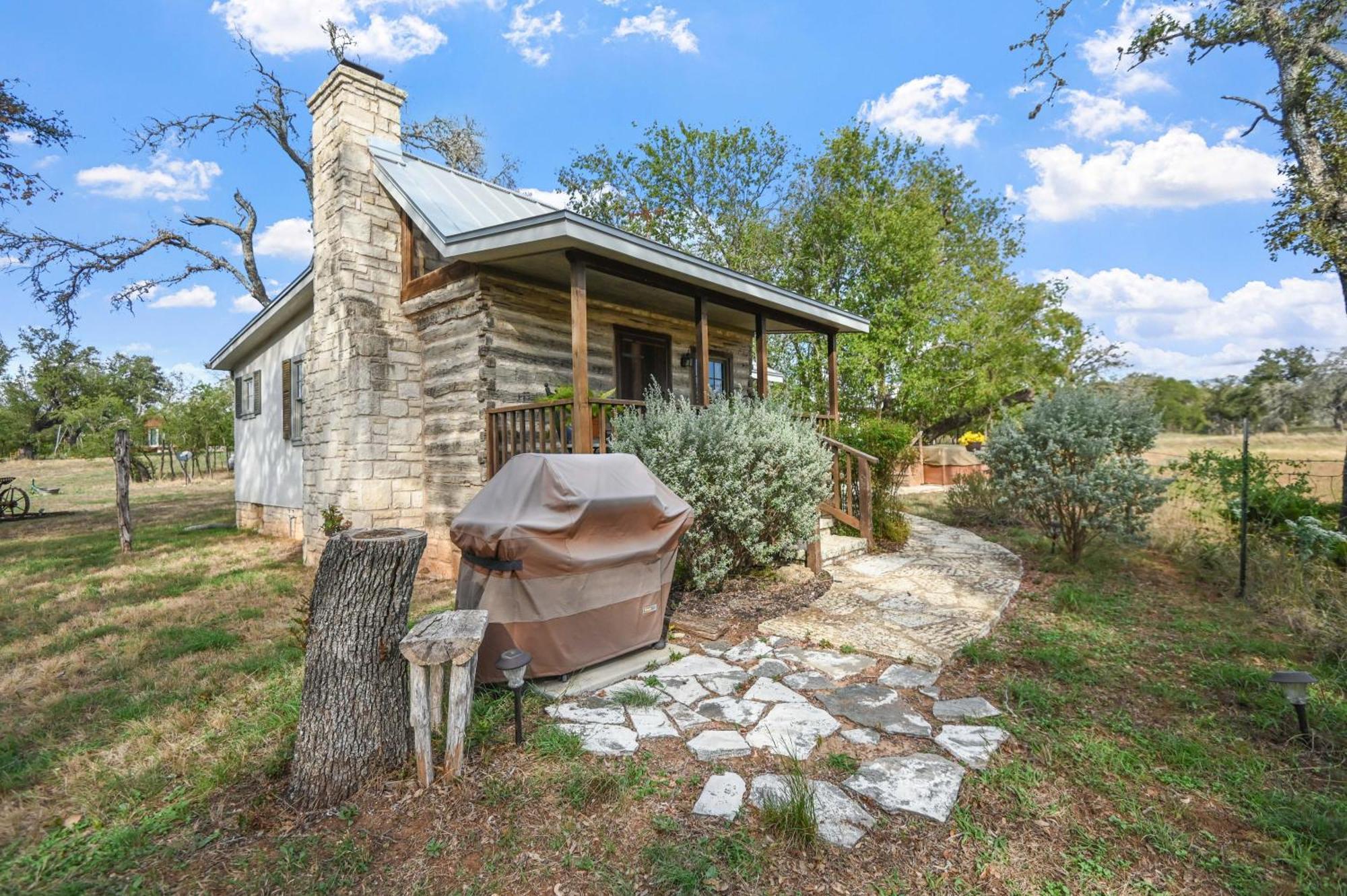 Cabins On Knopp School-Chula Vista Cabin Fredericksburg Exterior photo